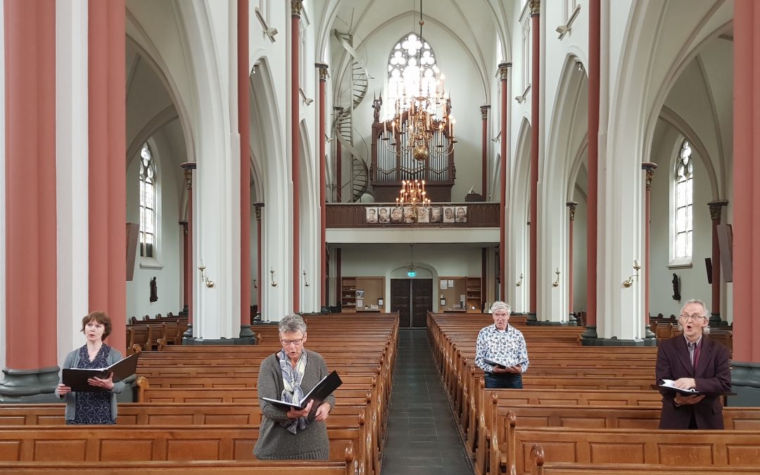 In de meimaand thuis Marialiedjes zingen